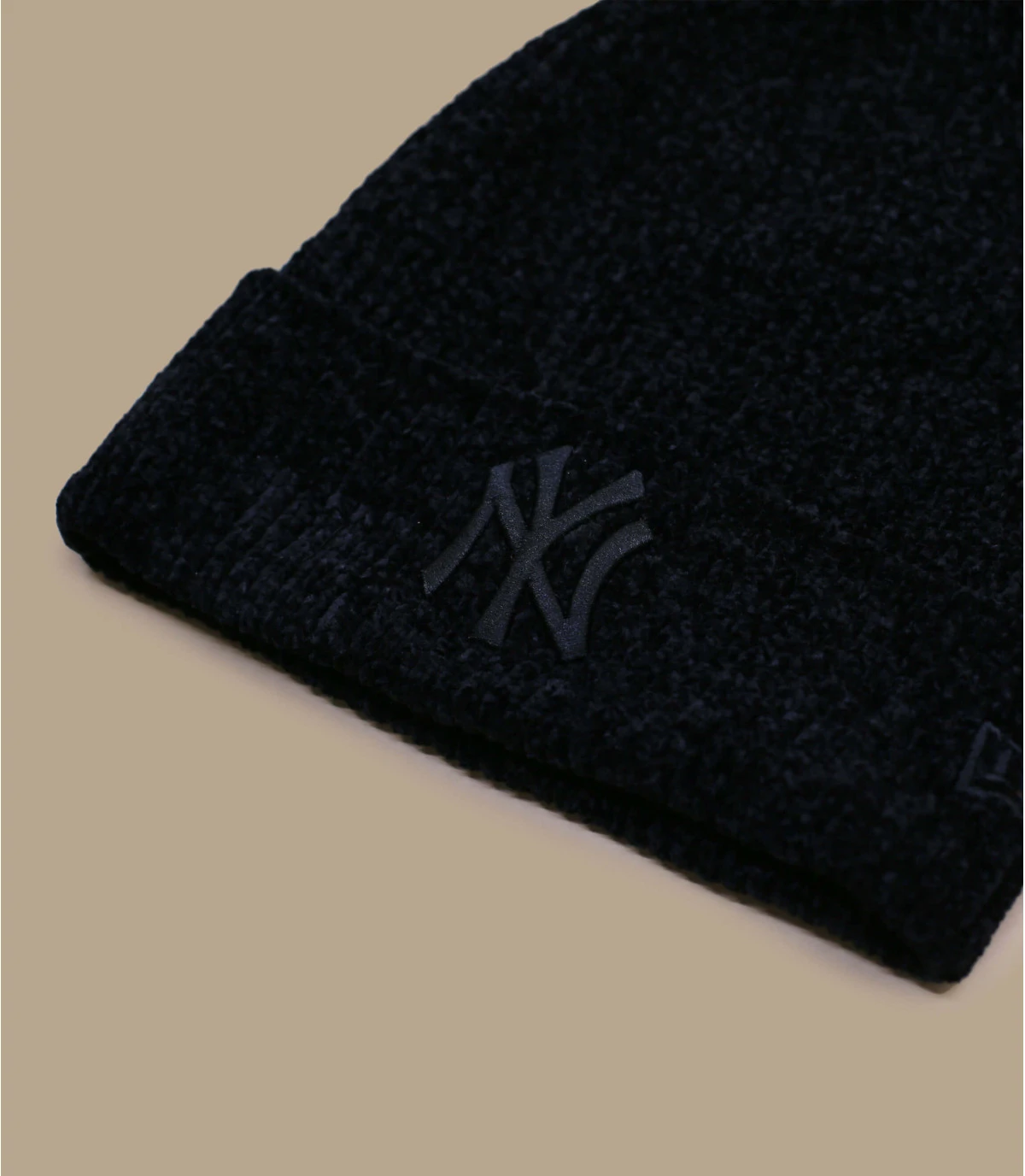 NEW ERA Wmn Chenille Bobble NY Black 5 NEW ERA Wmn Chenille Bobble NY Black – Image 3